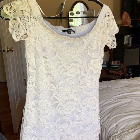 White lace dress - Picture 8 of 10